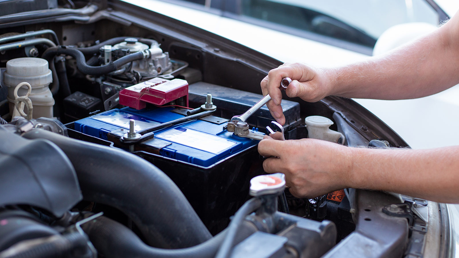 replace-car-battery-1